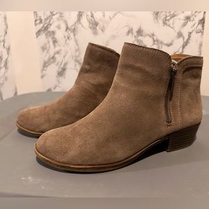 Lucky Brand LK Breah Suede Heeled Ankle Booties Taupe Women's Sz 10M/40 EUC